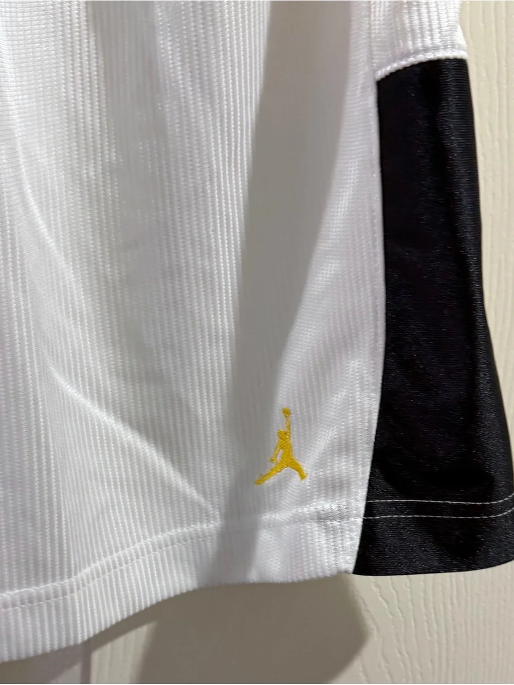 Vintage Nike Air Jordan Basketball Shorts Men’s Sz L Yellow And White Baggy
